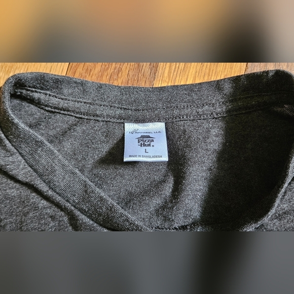 Pizza Hut Merch Graphic Tee - Picture 5 of 5